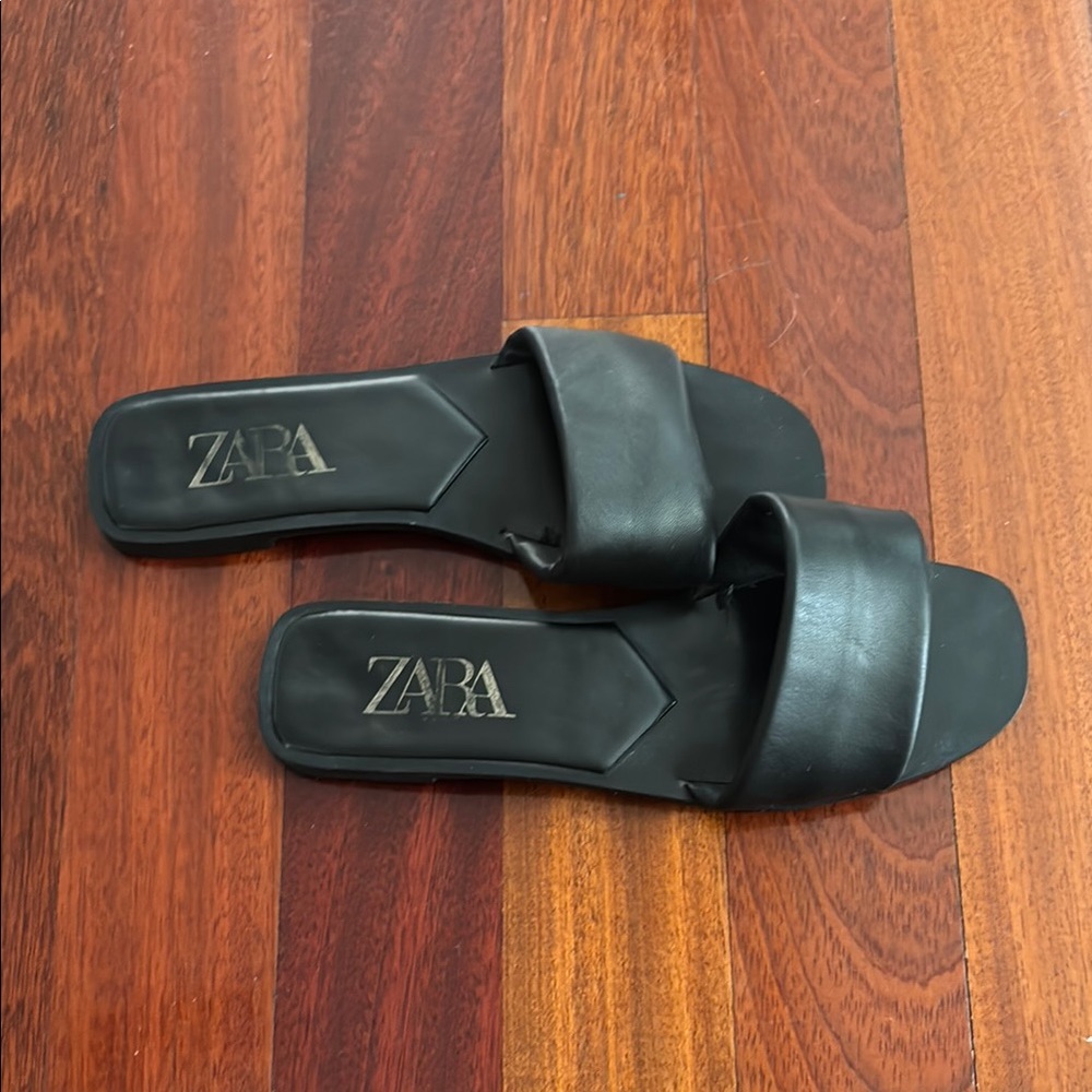 Zara Black Minimalist Slide Sandals